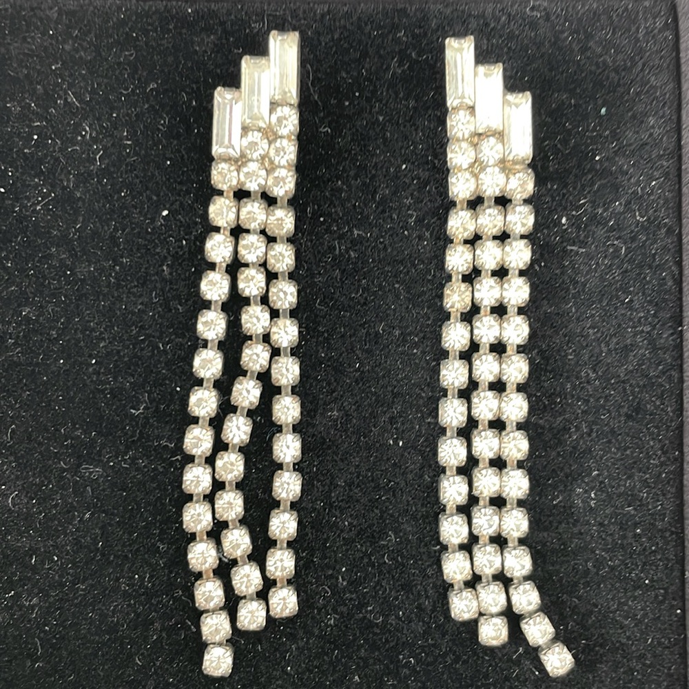 Dangling crystal earrings